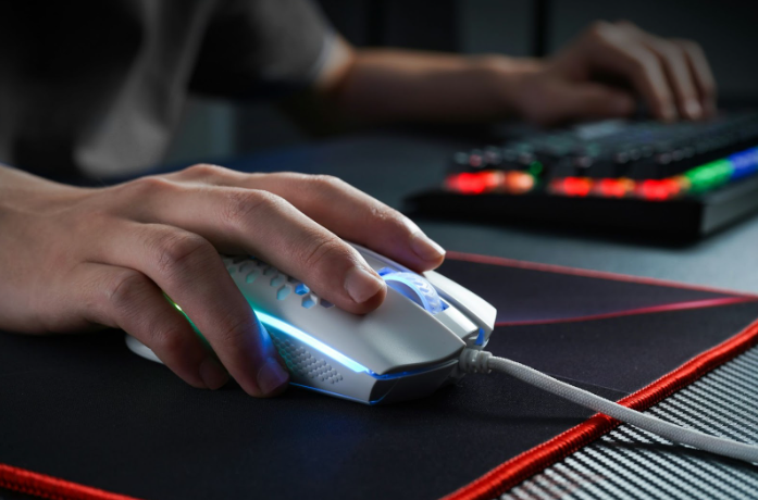 Why Ultralight Mice Are Dominating Competitive Gaming